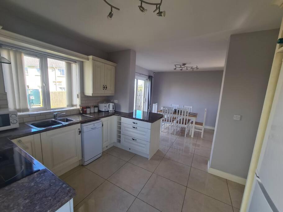 Bundoran Seaside Stays House - Wifi, Large Spacious Home Bagian luar foto